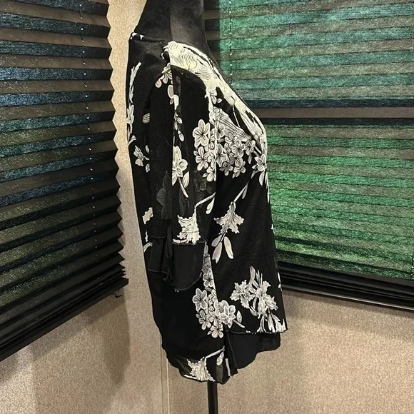 Appointments‎ Women’s SS Floral & Sequinned Tie Sleeve Shirt Size Medium - Picture 3 of 7